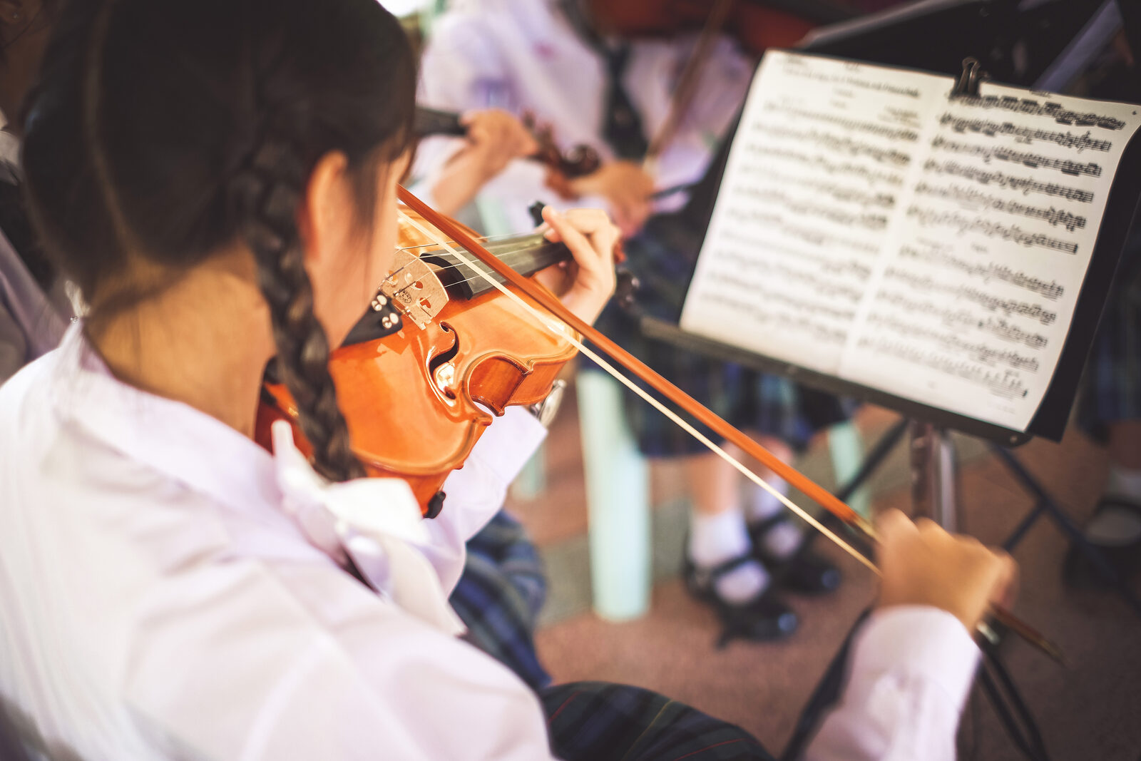 Spela violin